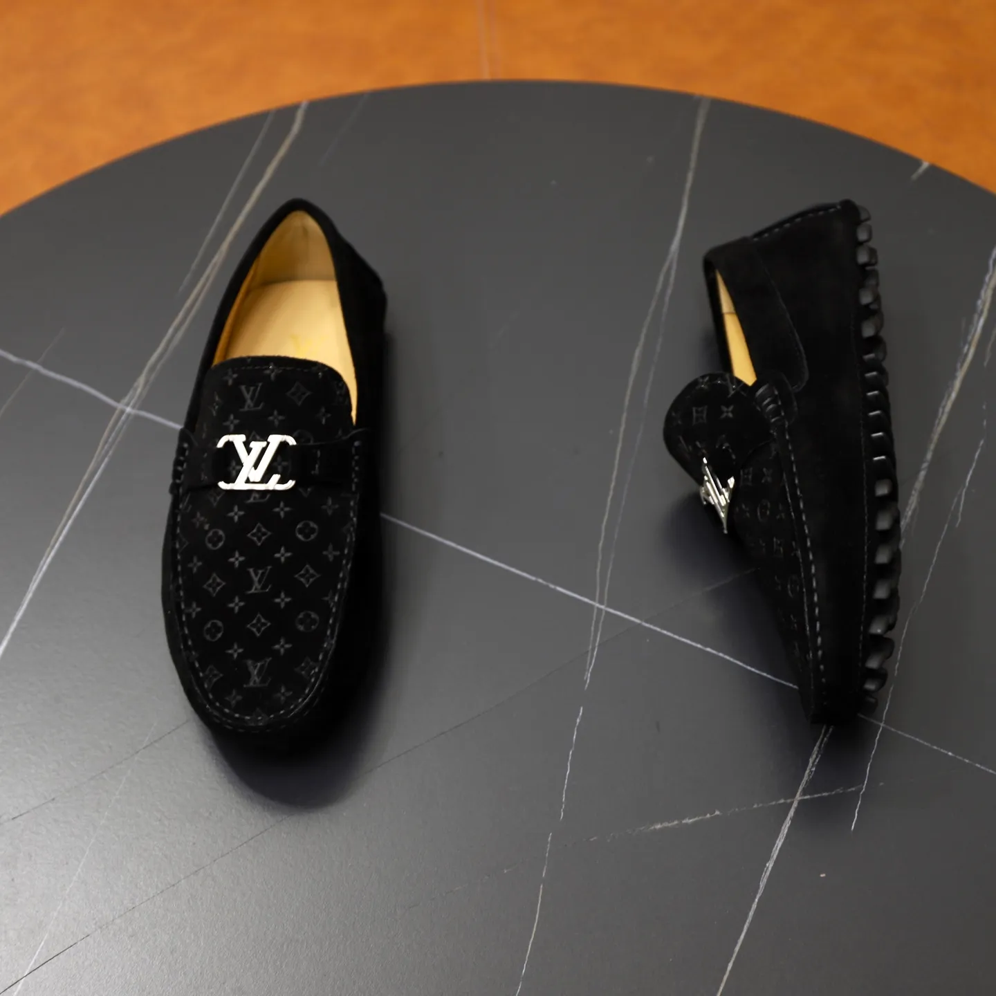 Ex-factory price: 480💰【LV】Louis Vuitton ⚠️High-end men’s driving and pedal series ⚠️38-44 (customized for 45) ⚠️All original cowhide leather! Thick and soft! Made entirely of calfskin lining! The latest non-slip beanie sole! Three-dimensional package technology! Fashionable and classic! Handicrafts! Original high quality! Feel free to compare!